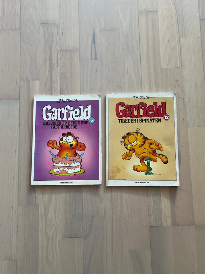 2 GARFIELD BLADE, JIM DAVIS,