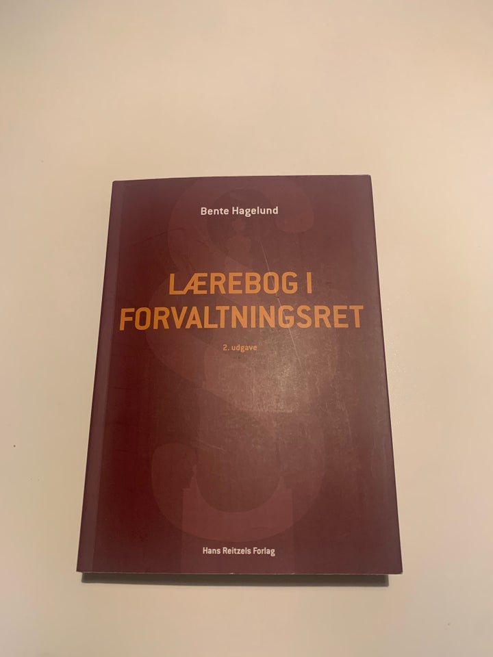 Lærebog i forvaltningsret , Bente