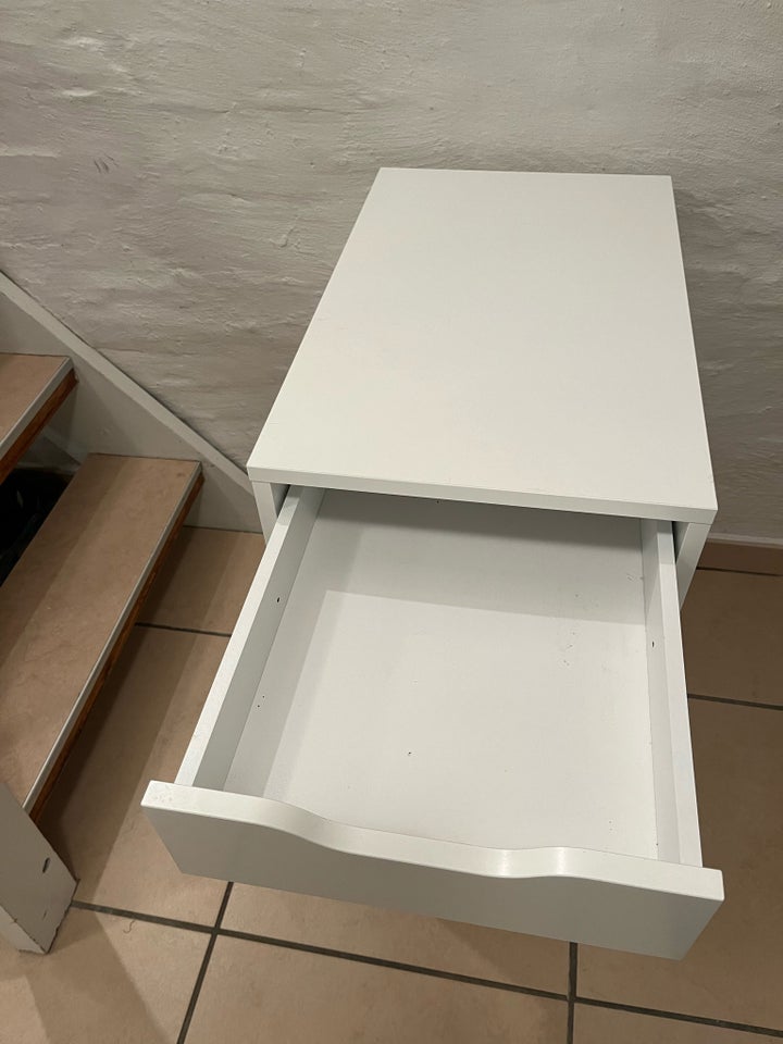 Anden reol, Ikea, b: 36 d: 59 h: 69