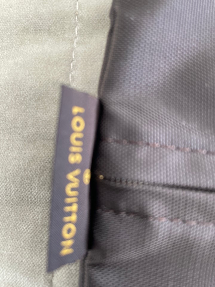 Andet, Louis Vuitton, b: 48 l: 0 h: 97