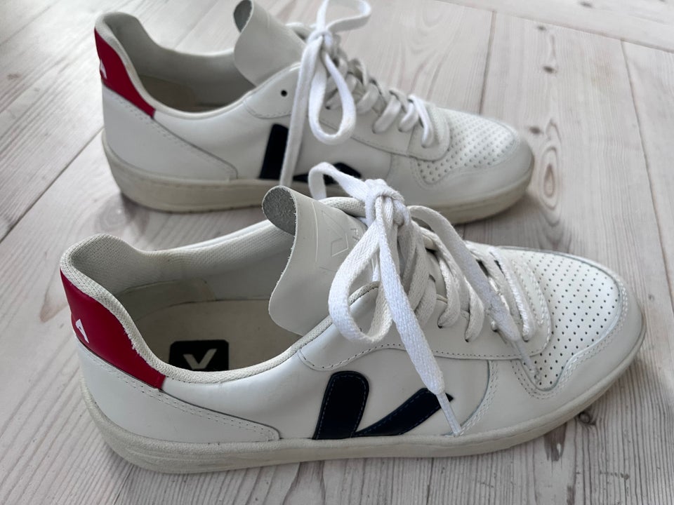 Sneakers, Veja, str. 41