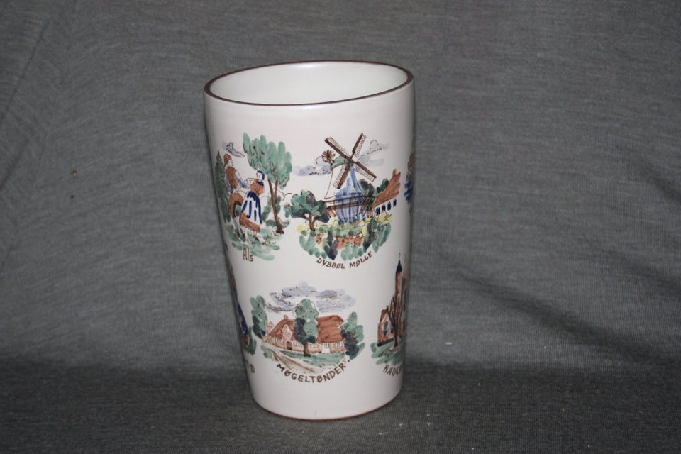 Keramik vase med motiver af danske