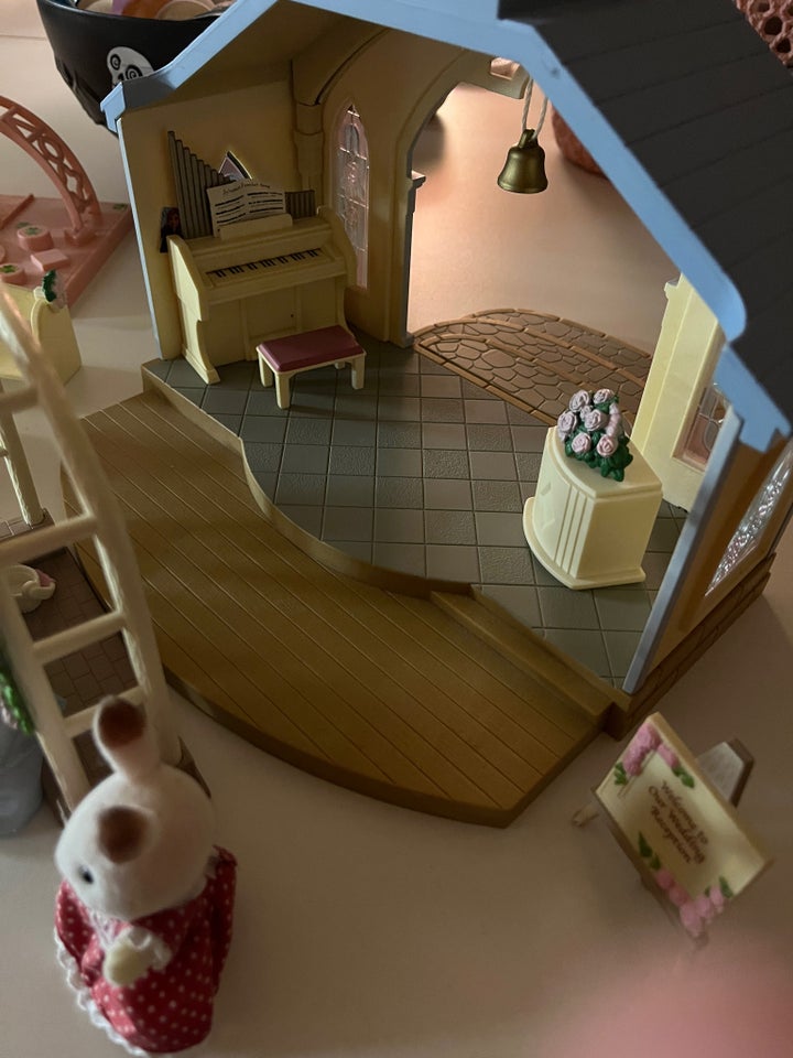 Sylvanian, Kirke og legeplads,