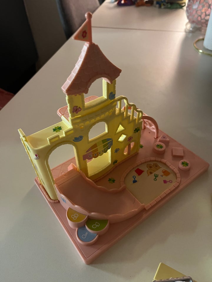 Sylvanian, Kirke og legeplads,