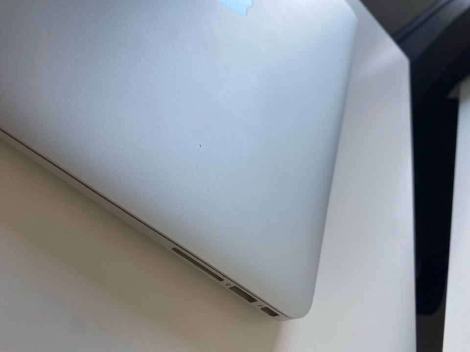 MacBook Air 13 inch 2015 16 GHz i5