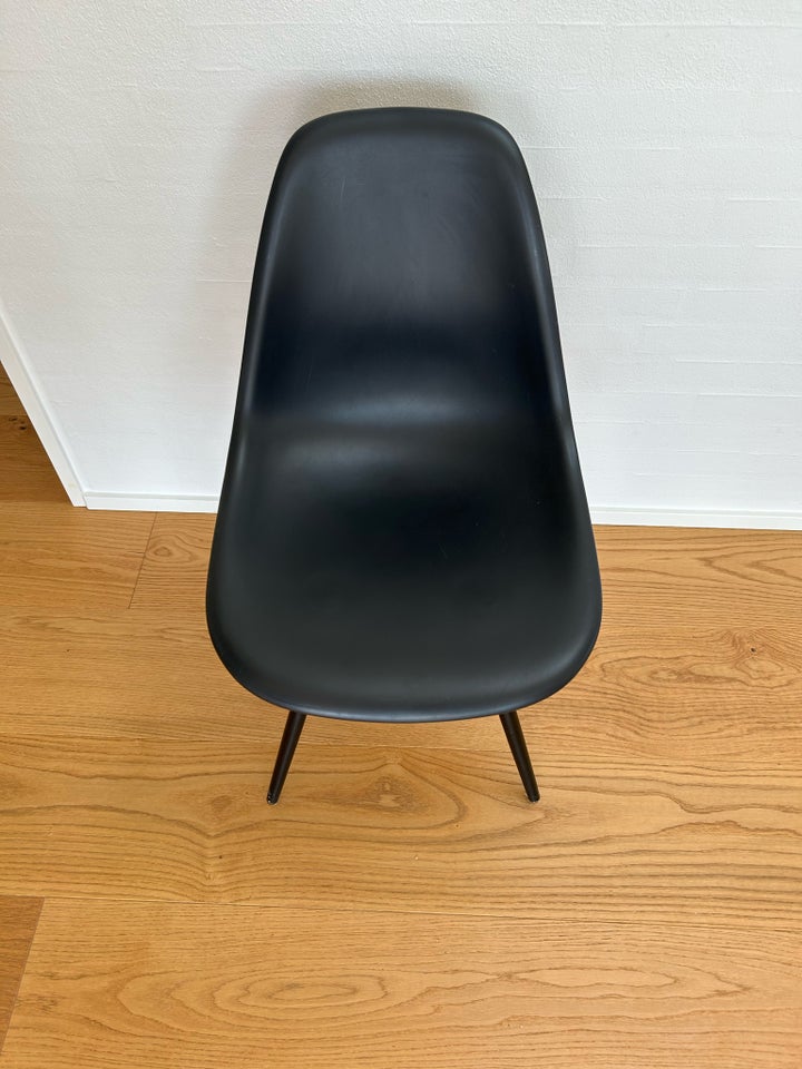 Eames DSW Spisestuestol