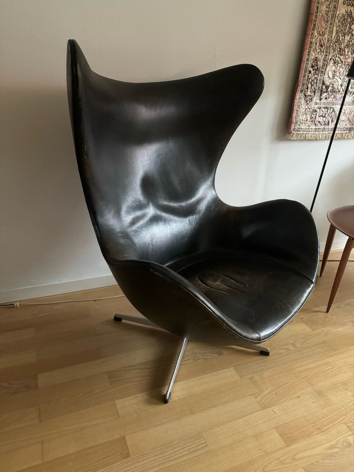 Arne Jacobsen, Ægget, Ægget