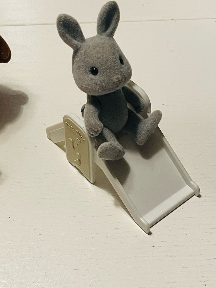 Sylvanian, Møbler og figur