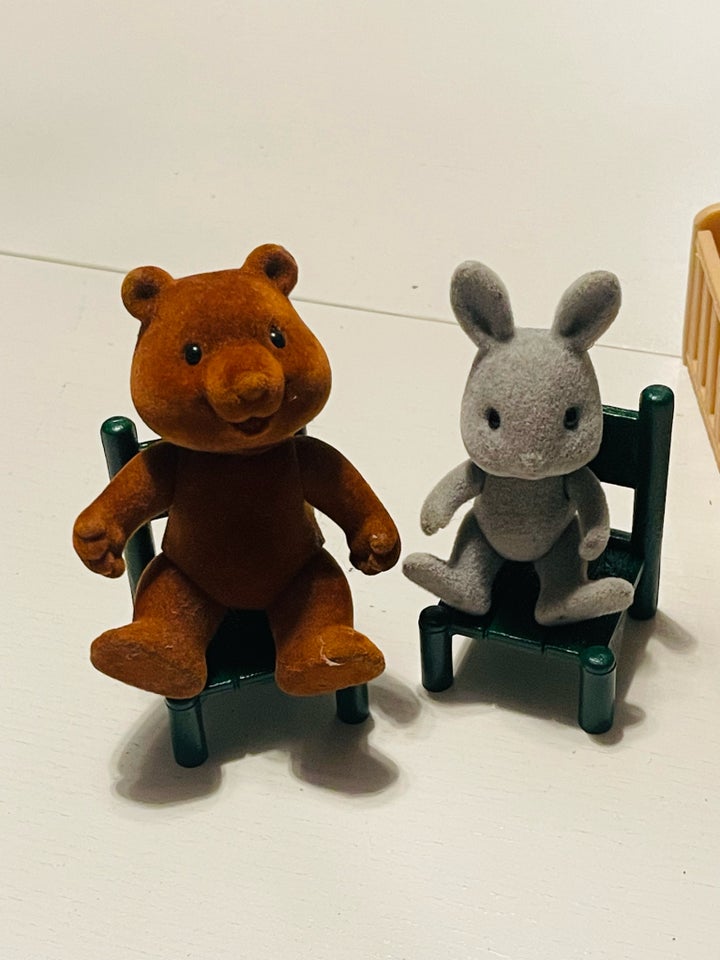 Sylvanian, Møbler og figur