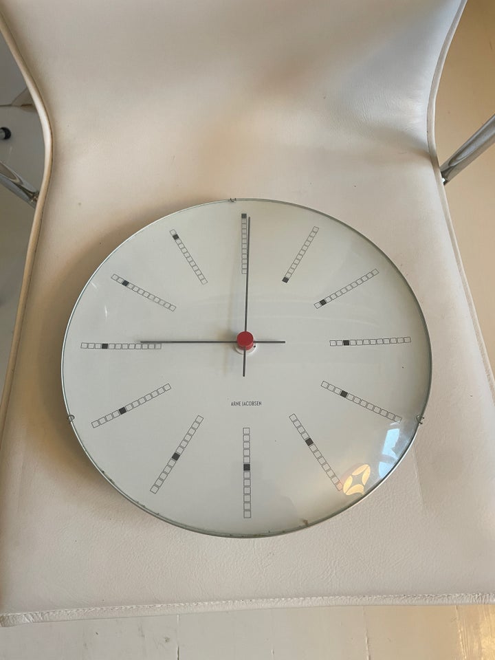 Arne Jacobsen væg ur ø 29 cm, Bankers