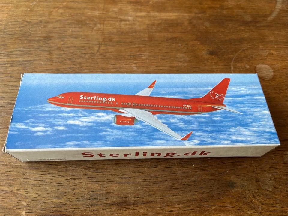 Modelfly, NB B737-800, skala 1:200