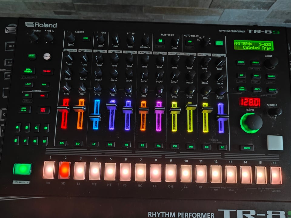 Trommemaskine, Roland TR-8