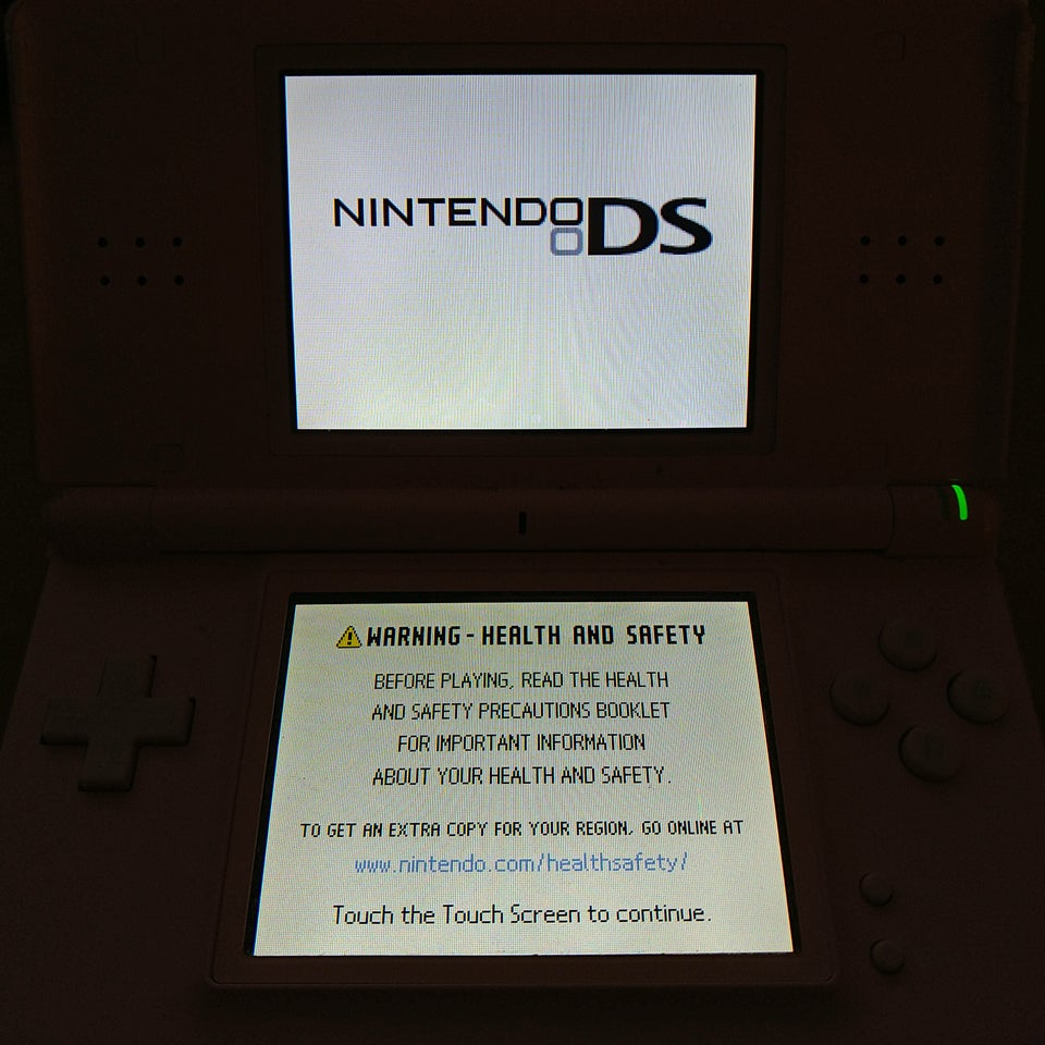 Nintendo DS Lite, USG-001, God