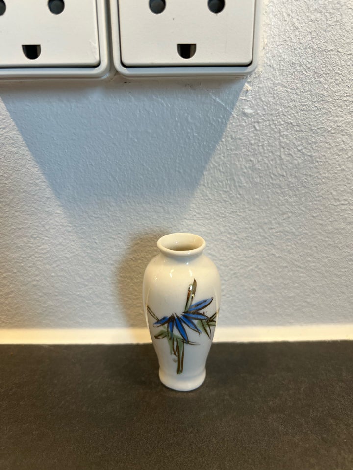 Porcelæn Meget lille vase til