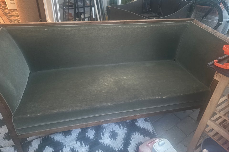 Sofa , 000 år gl.