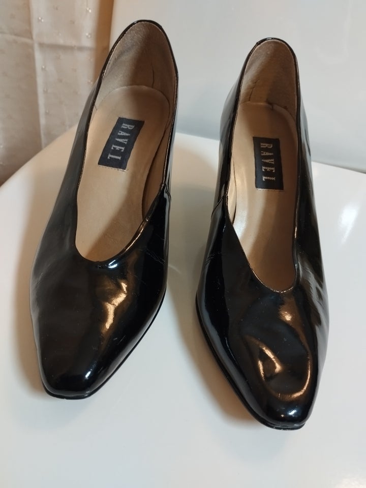 Pumps, str. 39, RAVEL