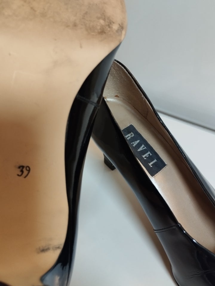 Pumps, str. 39, RAVEL