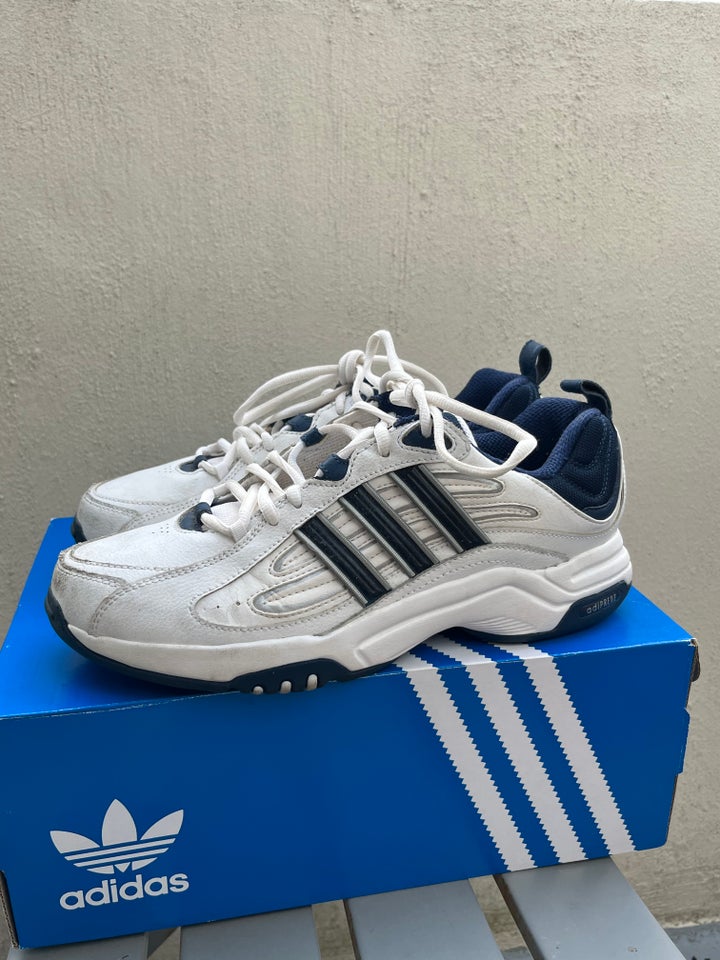 Sneakers Adidas  str 42