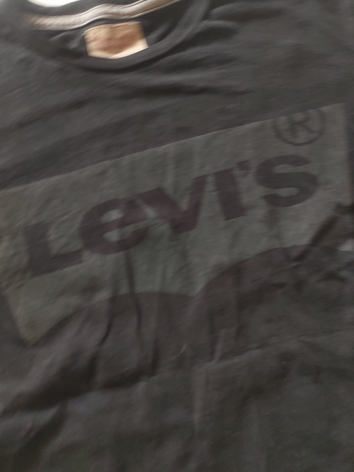 T-shirt, Bluse, Levis