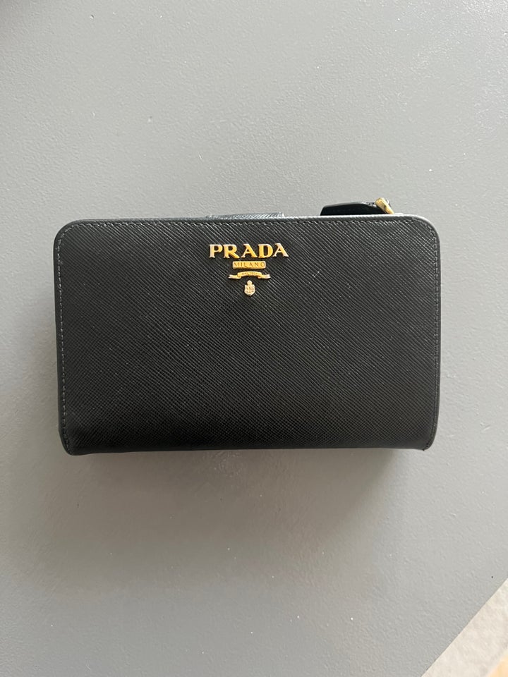 Pung, Prada