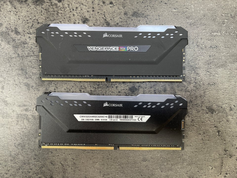 Corsair 32GB DDR4 SDRAM