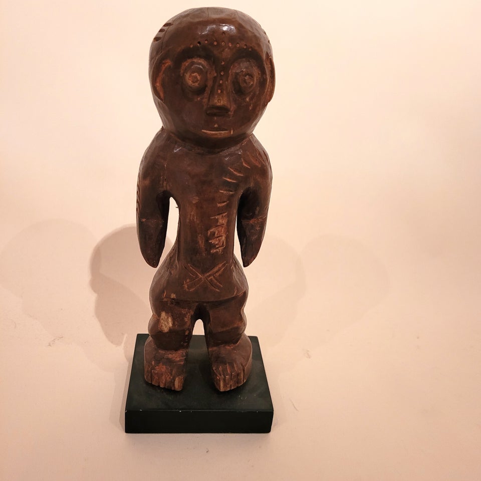 ETNOGRAFISK AFRIKANSK FIGUR TRÆ