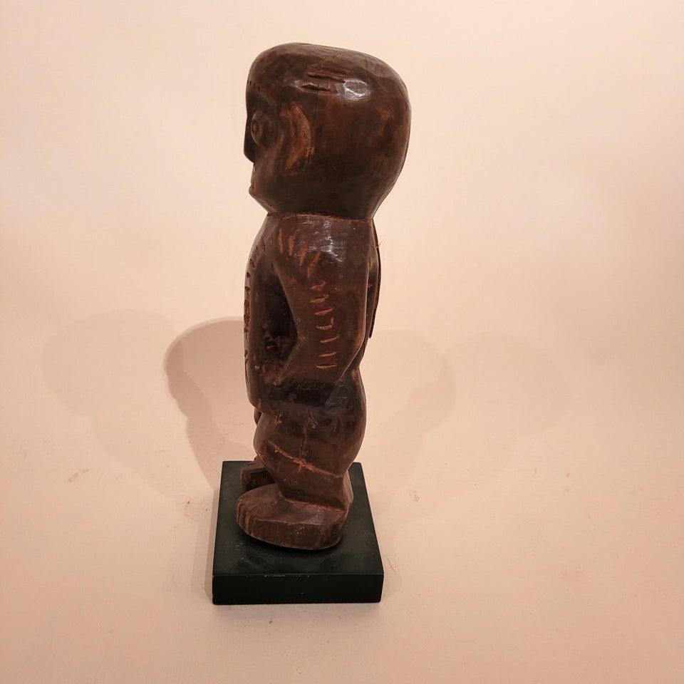 ETNOGRAFISK AFRIKANSK FIGUR TRÆ