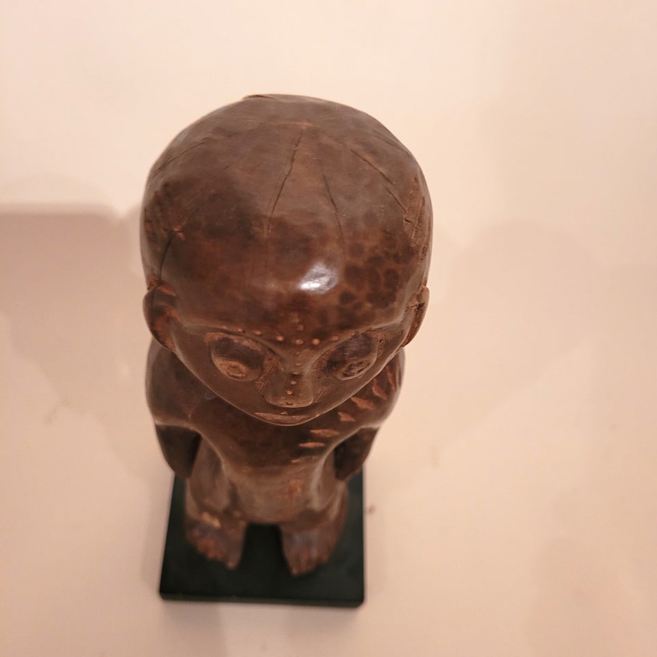 ETNOGRAFISK AFRIKANSK FIGUR TRÆ