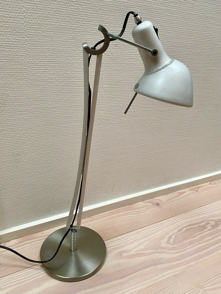 Skrivebordslampe, Lumina