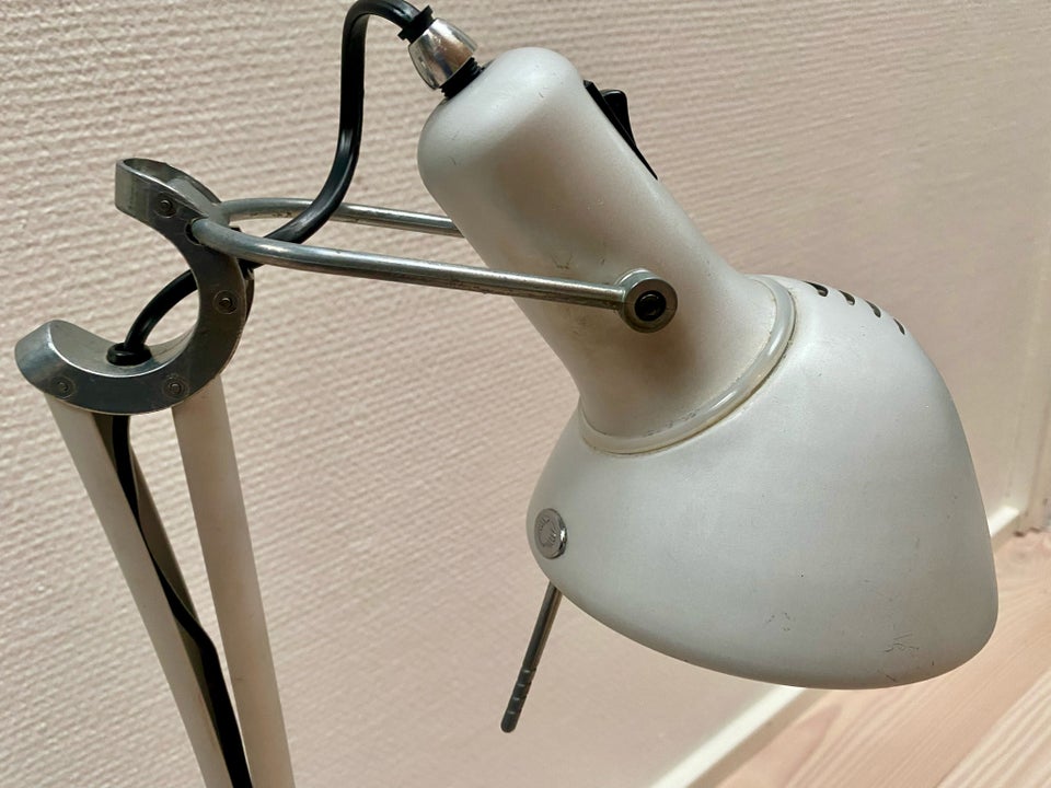 Skrivebordslampe, Lumina