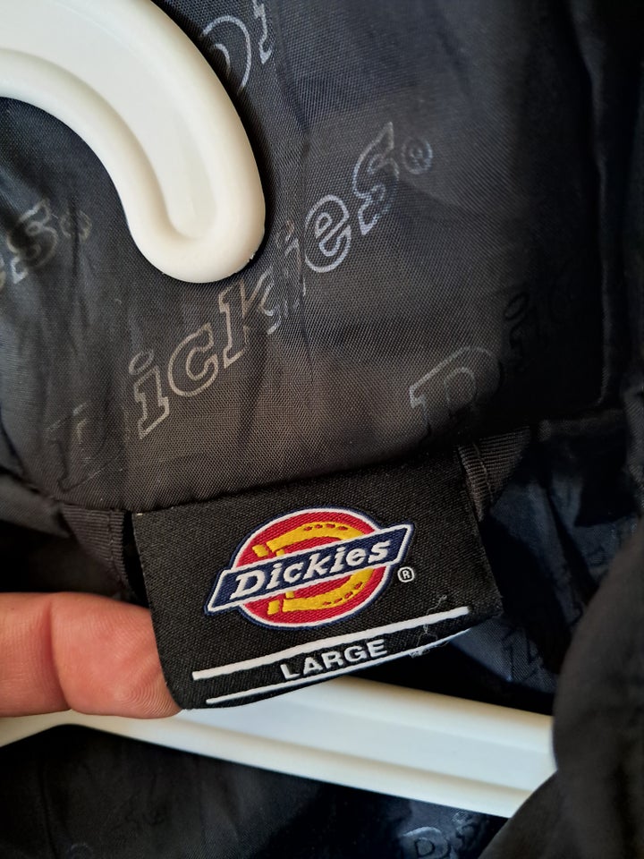 Andet, str. L, DICKIES