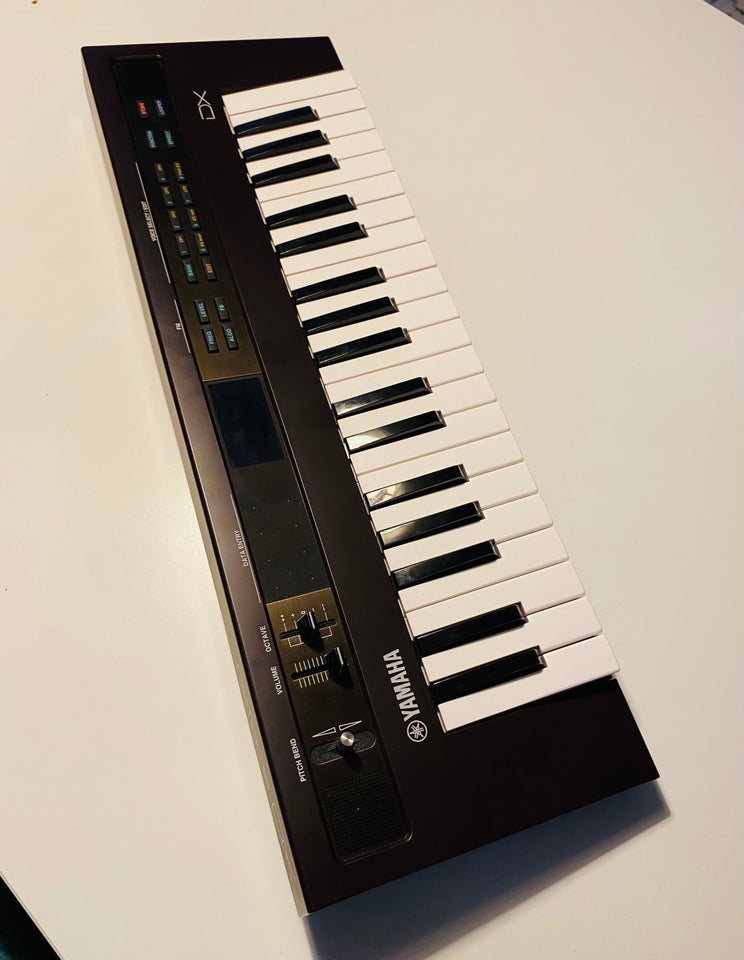 Synthesizer, Yamaha Reface DX