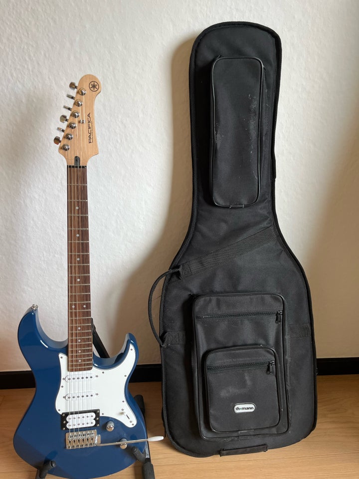 Elguitar Yamaha Pacifica 112V UBL