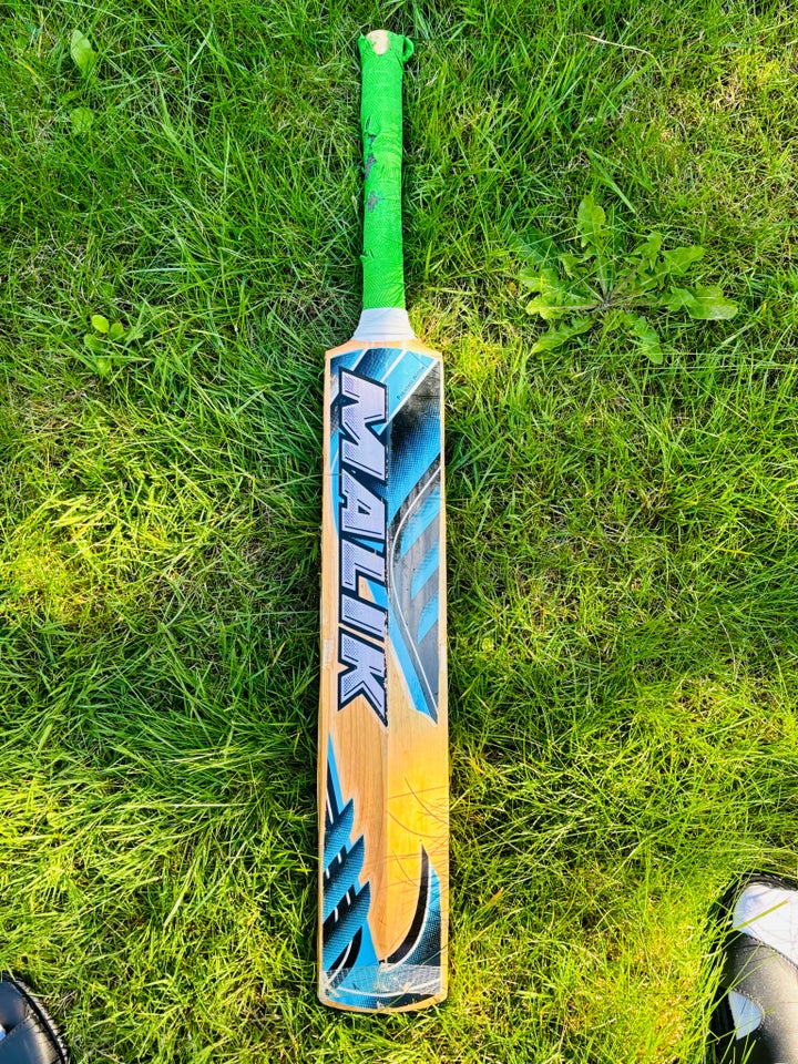 Andet Cricket bat MB Malik