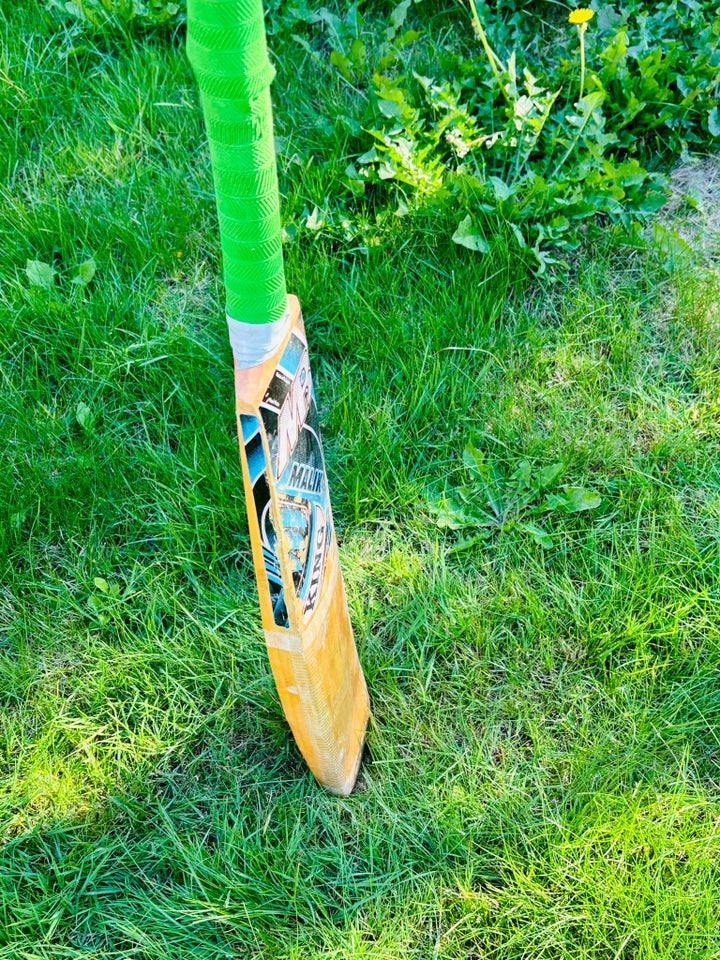 Andet Cricket bat MB Malik