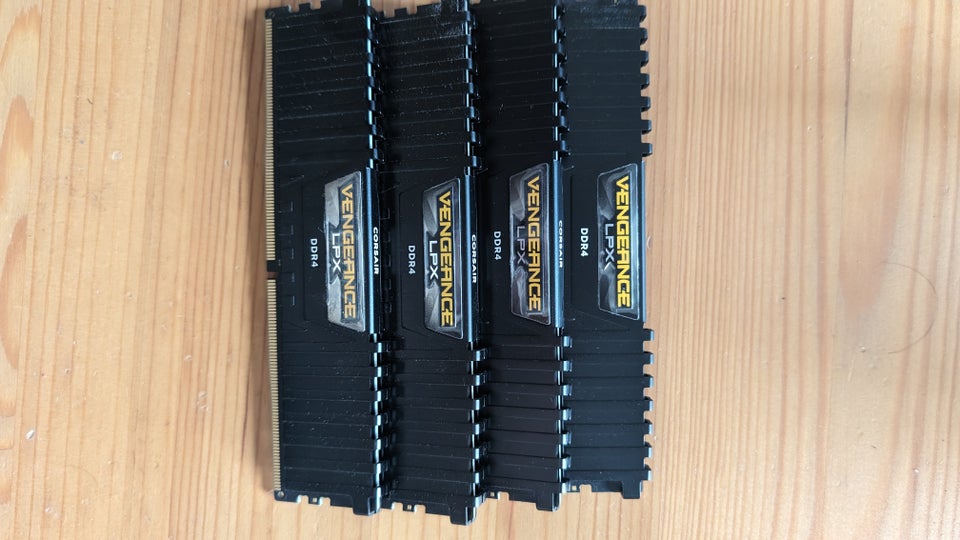 Corsair 32gb DDR4 SDRAM