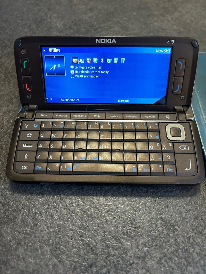 Nokia E90, God