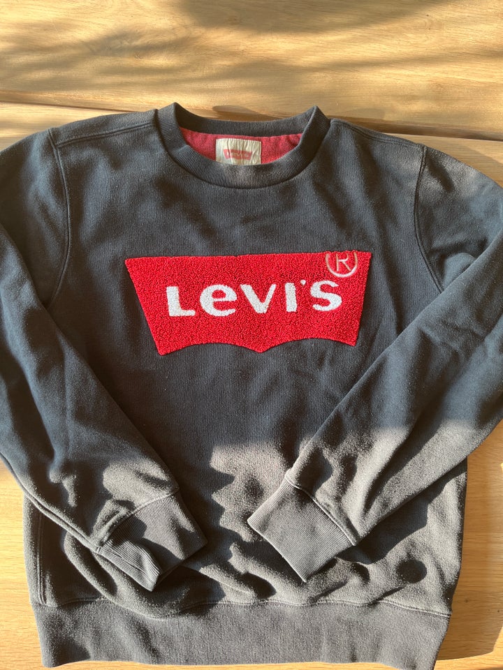 Sweater Sweater Levis