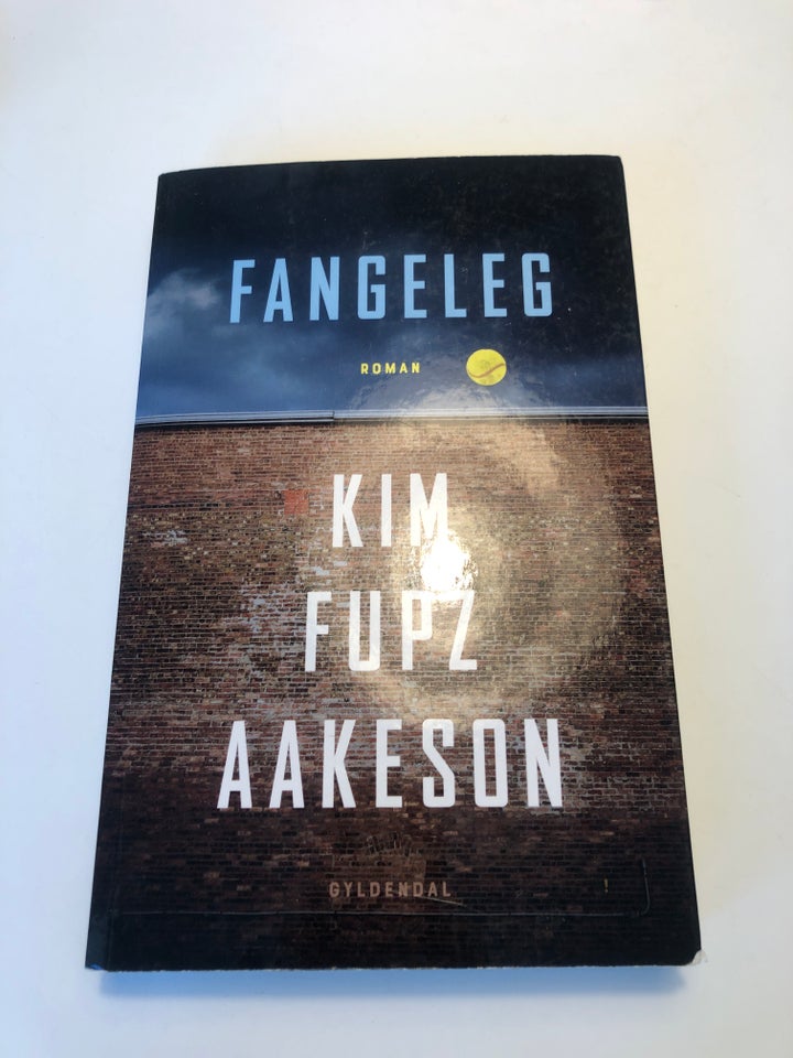 Fangeleg, Kim Fup Aakeson, genre: