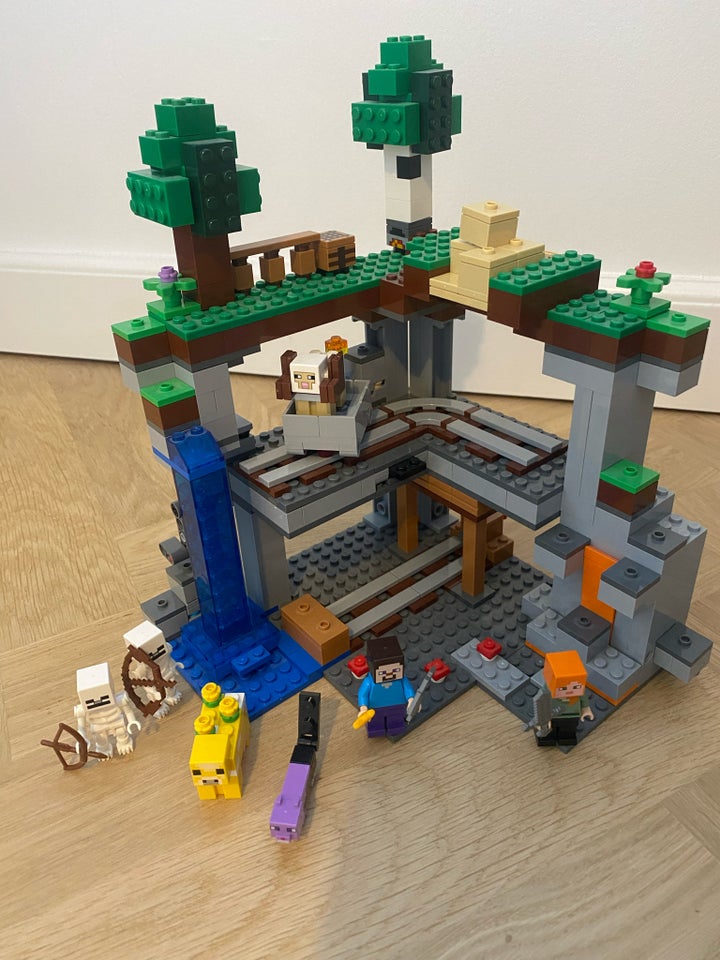 Lego Minecraft, Det første eventyr