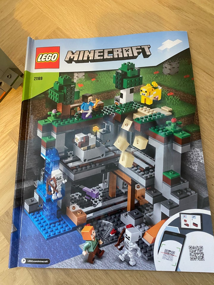 Lego Minecraft, Det første eventyr