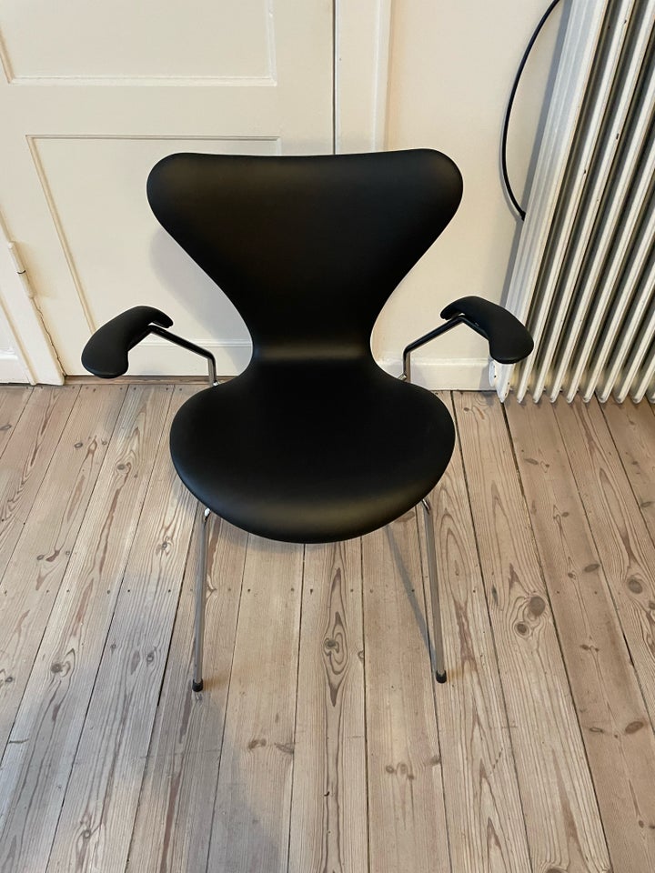 Arne Jacobsen, 3207, Stol