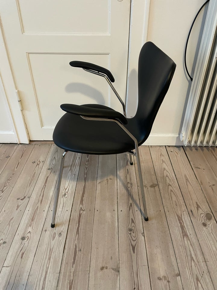 Arne Jacobsen, 3207, Stol