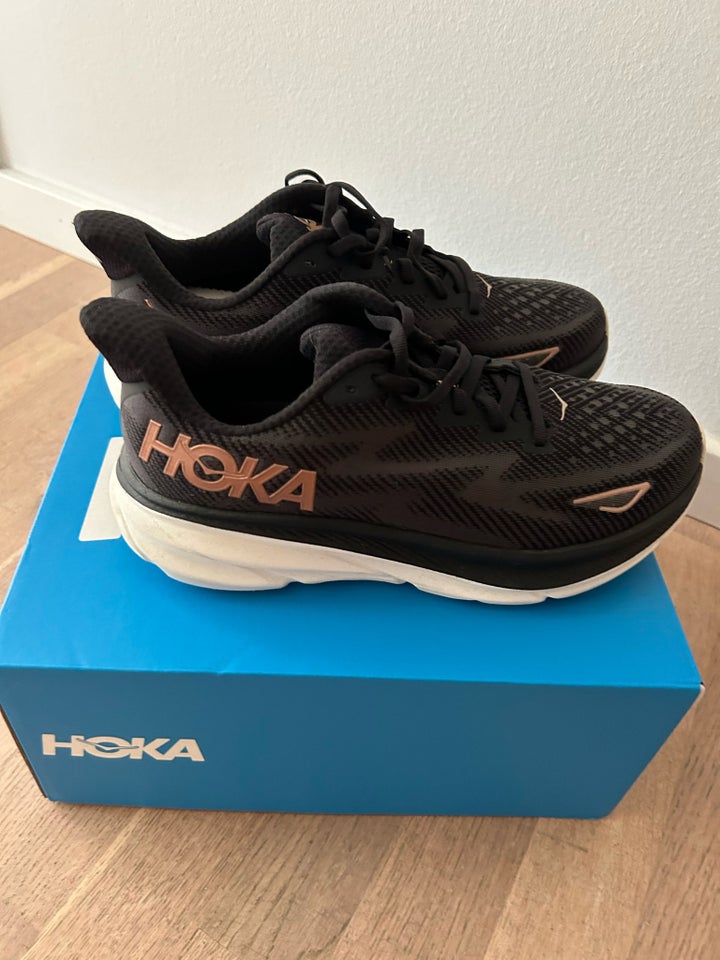 Løbesko Hoka Clifton 9 dame i sort