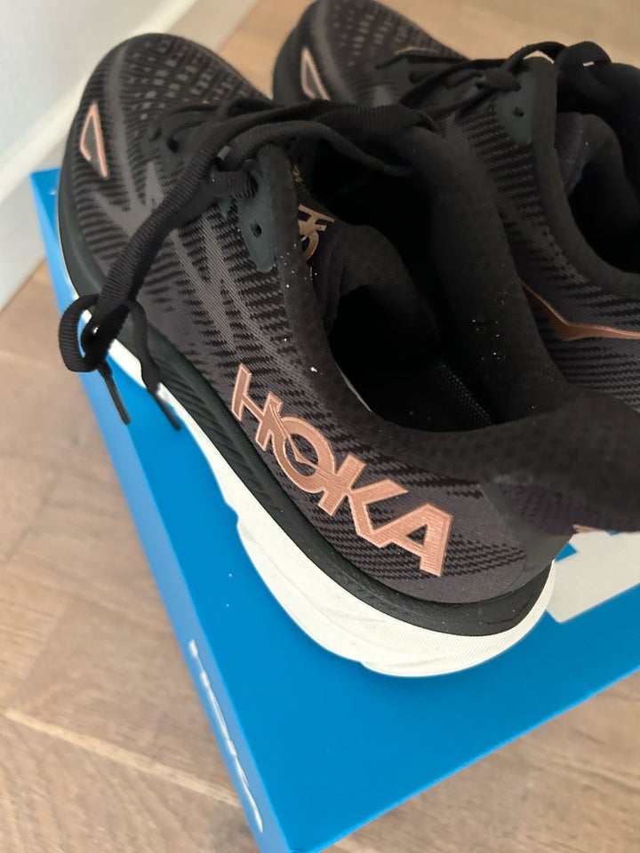 Løbesko Hoka Clifton 9 dame i sort