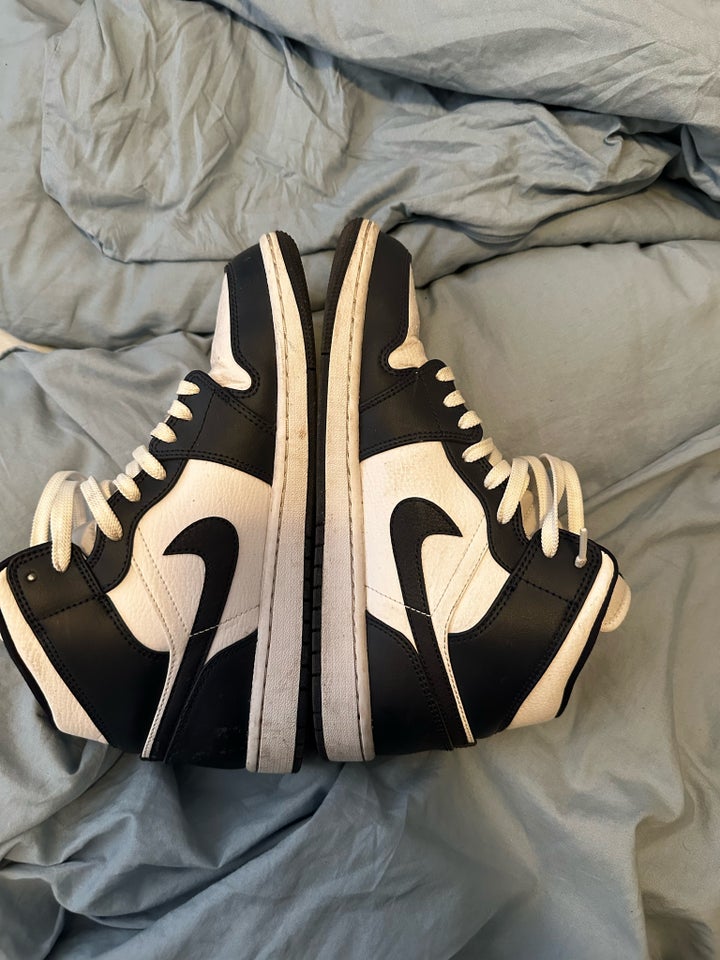 Sneakers, Jordan 1, str. 42