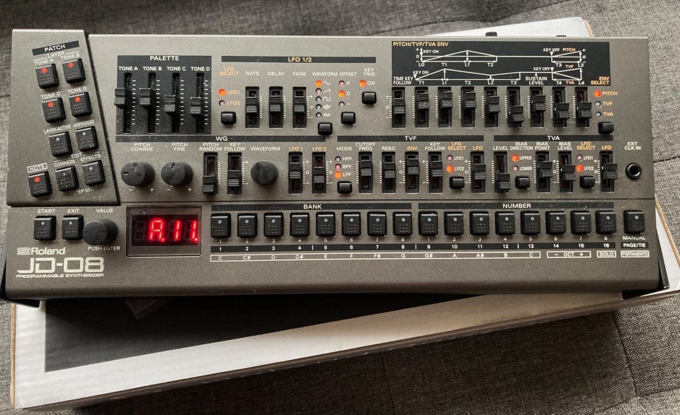 Synthesizer, Roland JD-08