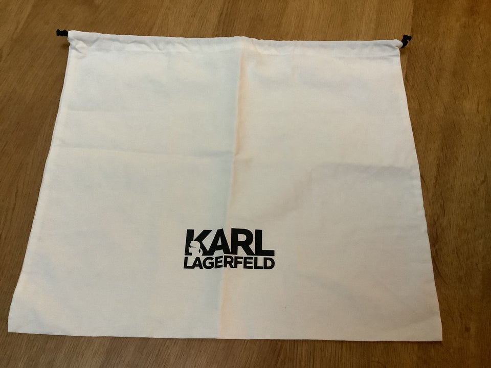 Tilbehør, Karl Lagerfeld