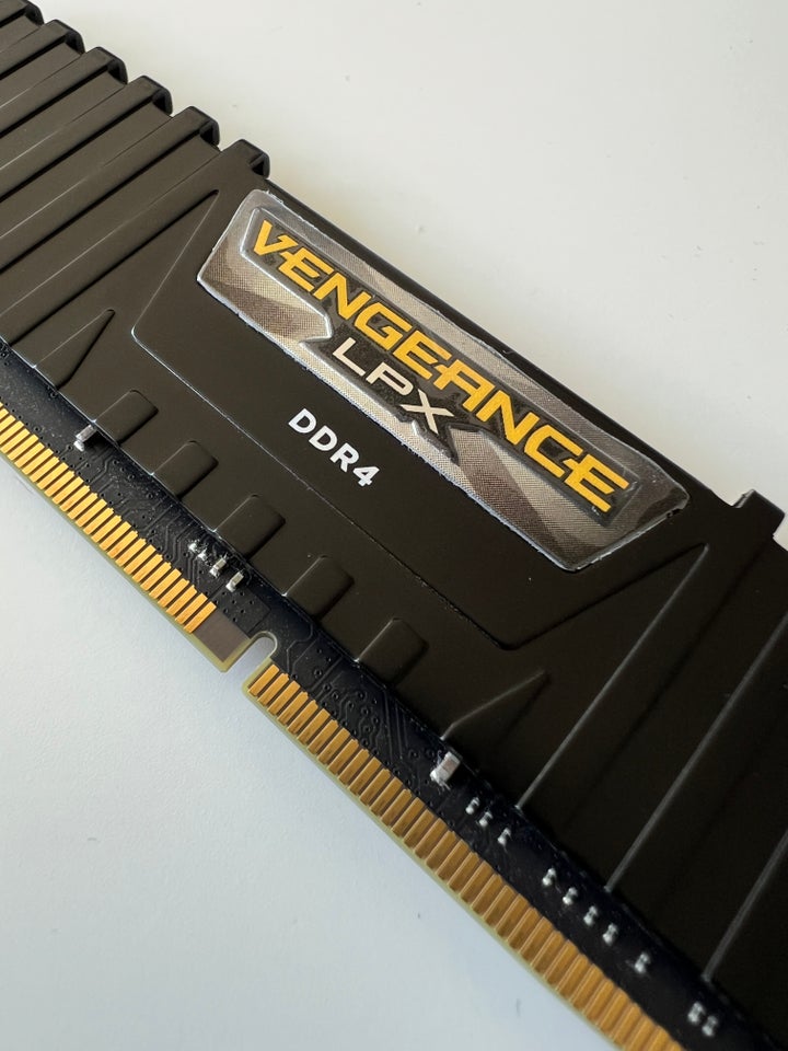 Corsair 64 GB DDR4 SDRAM