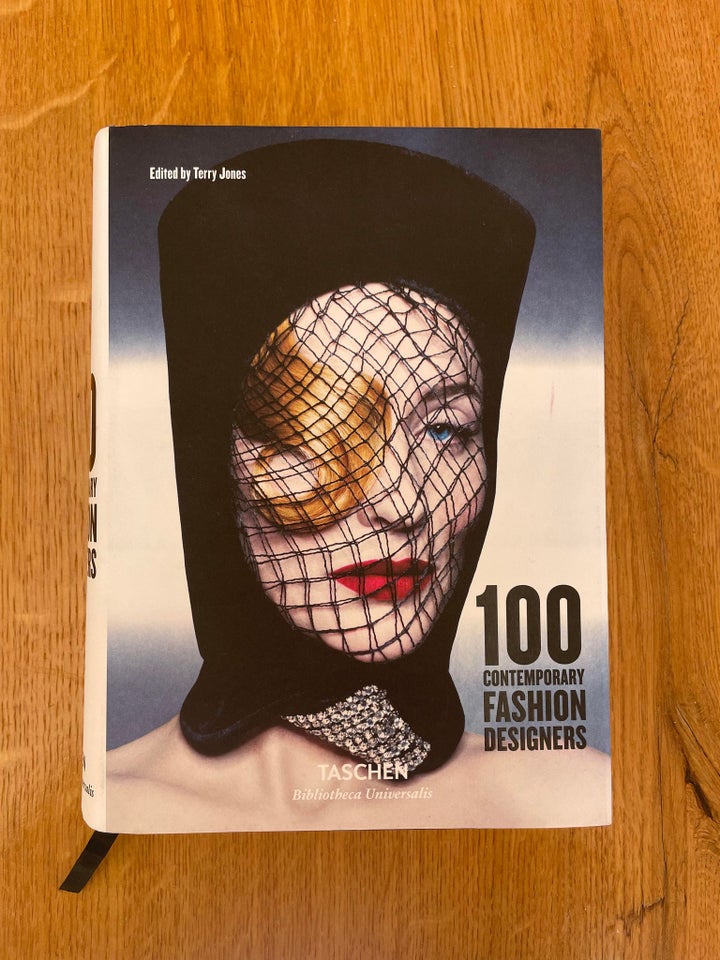 100 contemporary fashion